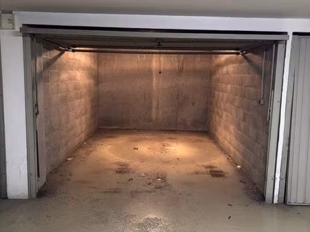 grand garage fermé