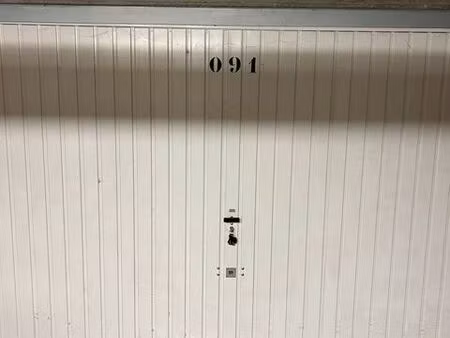 garage fermé et sécurisé de 18 m² à louer – lyon 7ᵉ / métro jean jaurès