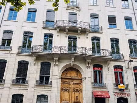 grand studio 39m² + mezzanine - quartier terreaux 69001