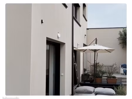 t2 meublé en duplex bron centre dans une petite rue au calme