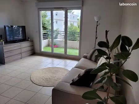 t3 à francheville avec terrasse et double garage