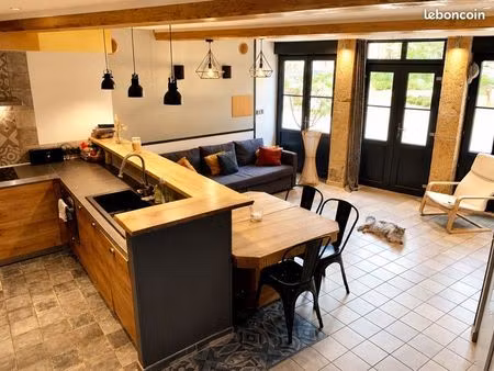 maison de village t3 en triplex – 100 m² – disponible début septembre