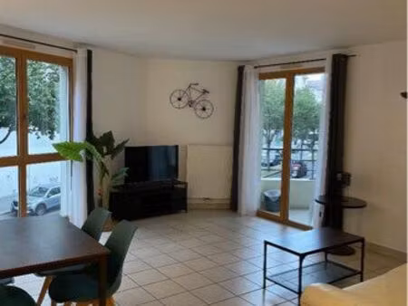 joli f3 meublé 83 m2  balcon 1280 cc  garage au besoin : 70 cc