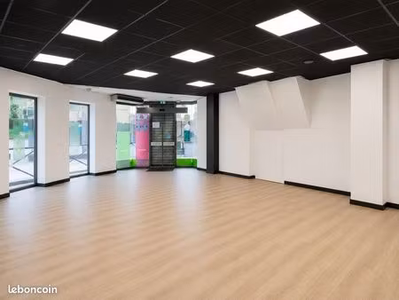 loue local comercial de 79m2