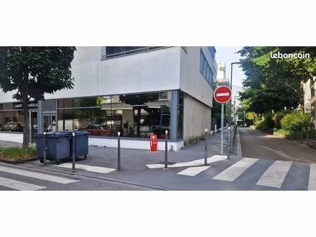 bureaux / cabinet climatisé 78m² - lyon 7 debourg - prêt à l'emploi & garage disponible im