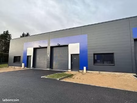 a louer - local d'activités de 295 m² - proche a6