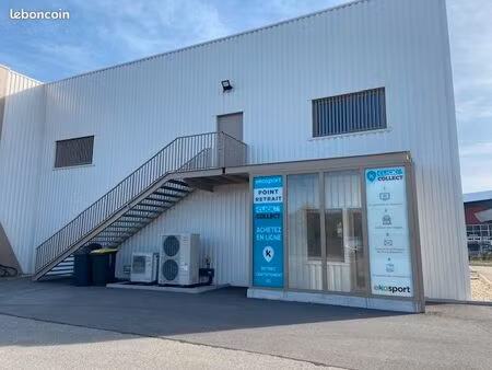 st priest sur rn6 : 400 m2 sur emplacement n°1 - parking - tous commerces