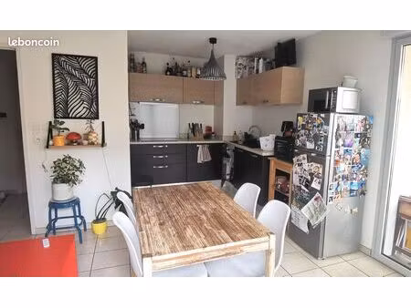 t2  hypercentre  44m²  parking  vaste balcon  au calme