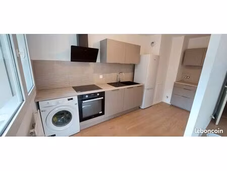 location t3 rénové en centre-ville (curial)