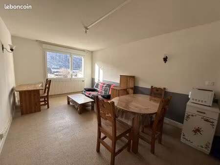 studio 1 pièce 28 m²