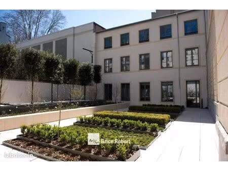 bureaux 611 m²