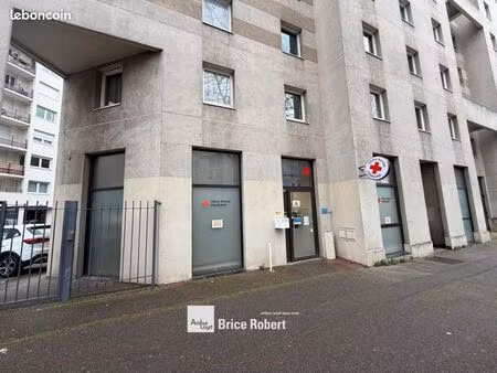 local bureaux 626 m²