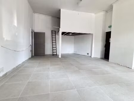 commerce 57 m²