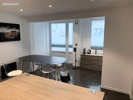 local de 21 m² avec réserve de 10 m² - parking gratuit à proximité