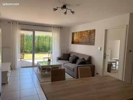 t2 récent et meublé avec bel extérieur