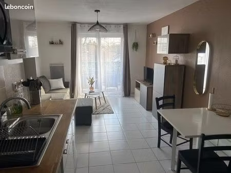 t2 meublé 40 m² – vue lac – résidence récente – parking + box – disponible mi-septembre – 