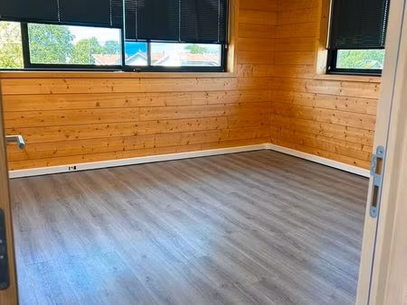 bureau avec salle attente