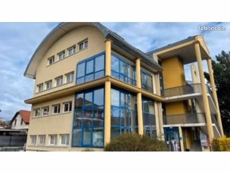local professionnel 66 m2 à louer (annecy cran gevrier ) parking-