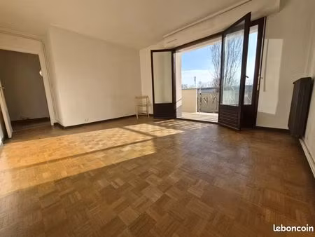 t2 annecy + place privative + terrasse + balcon + cave