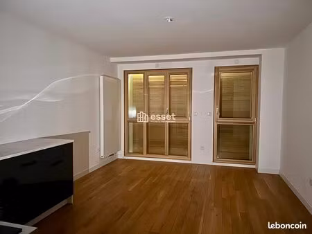 appartement 29.8m² à louer 969 - paris 75013