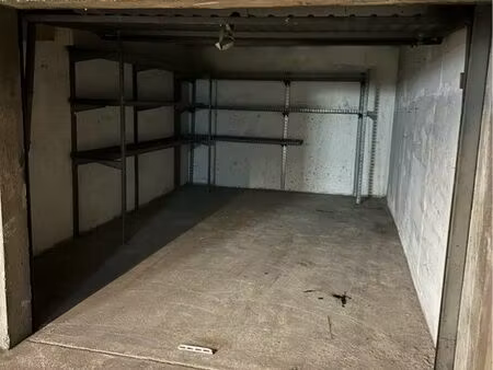 garage / box