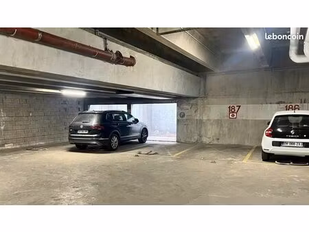 lot parking paris 13