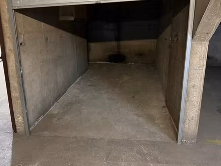 a vendre box et parkings