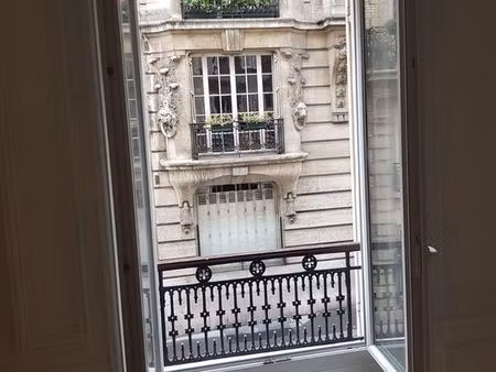 charmant 2 pièces haussmannien de 38 5 m² – rue pigalle  paris 9e – 430 000 – sans frais d