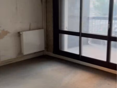 paris 18e – t2 de 58 m² avec balcon de 8 m² – à rénover