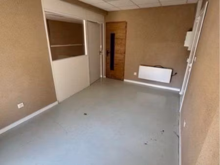 local - bureau - atelier de 45m2 toutes charges comprises