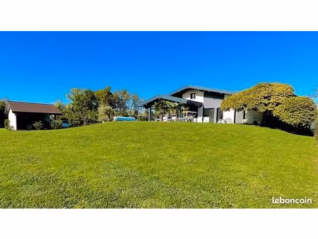 villa d’exception au bord du lac léman villa contemporaine de 265m² avec piscine chauffée 