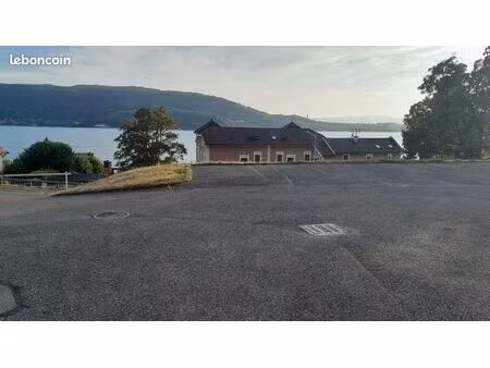 local - bureau rdc vue panoramique lac & parking privé
