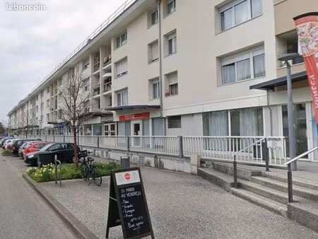 local commercial - meythet