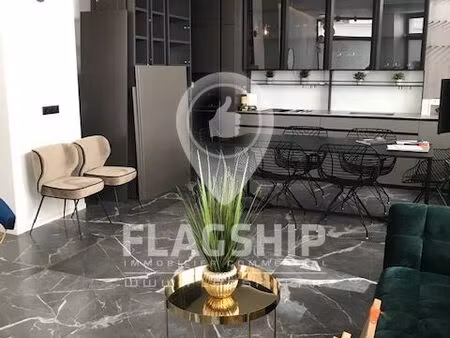 boutique 87 m² paris