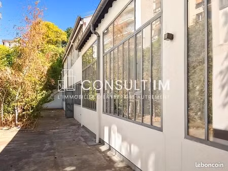 bureaux 587 m²