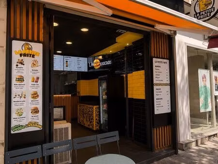 rare à paris 18e - restaurant clé en main avec double vitrine  studio déjà loué et cuisine