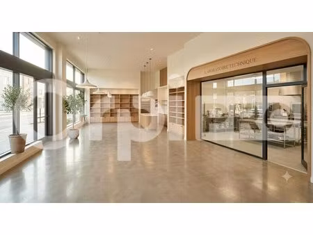 location commerce capbreton 40130 350m²