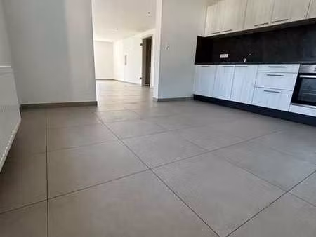 appartement 3 ch. spacieux   arlon - disponible de suite