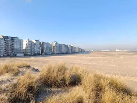 appartement rénové de 2 chambres avec vue frontale sur la m