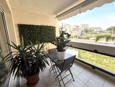 13006 périer breteuil superbe 2 pièces avec terrasse dans un