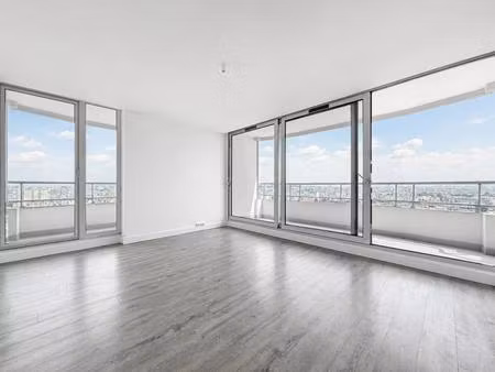appartement rénové avec balcon vue panoramique - quartier chapelle  paris