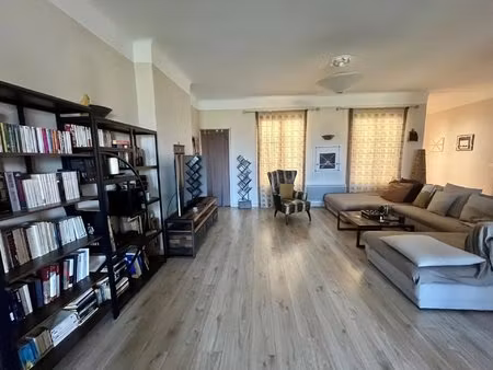 exclusivité haussmannien traversant de 145m² avec ascenseur
