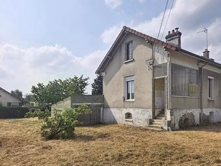 maison semi mitoyenne 3pièces avec jardin et garage à rénover  proche de toutes commodités