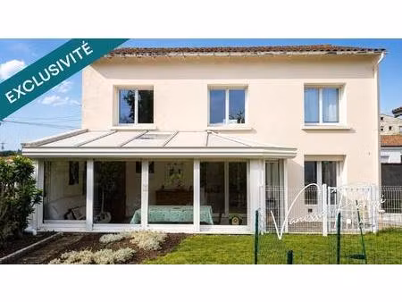à saintes  quartier abbaye maison de 135 m² offrant deux espaces de vie distincts  un jard