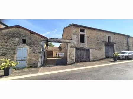belle maison en pierre ou corps de ferme de 58 m² entièrement à rénover et extensible à pl