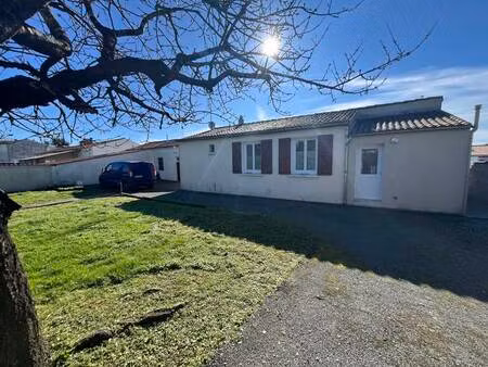 vente maison 4 pièces 88 m² villeneuve-la-comtesse (17330)