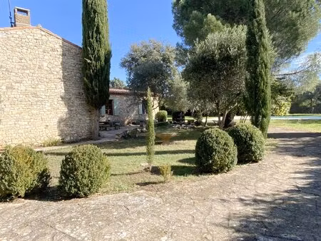 exclusif dans un village recherché  maison en pierre avec appartement indépendant sur un..