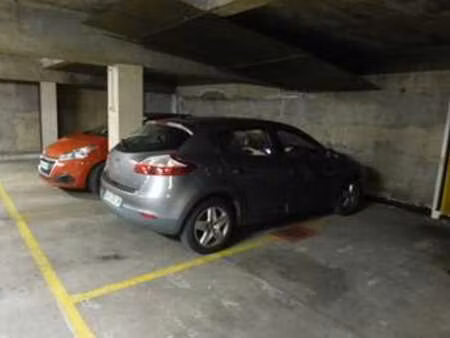 location garage box et parking à nantes saint-felix (44000) : à louer / 54m² nantes saint-