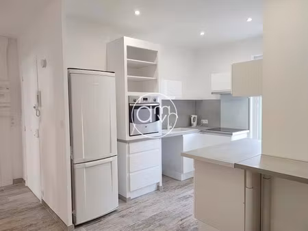 location meublée appartement 2 pièces 50.07 m² à toulon (83000)  785 €