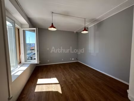 location local d'activités 288 m²
